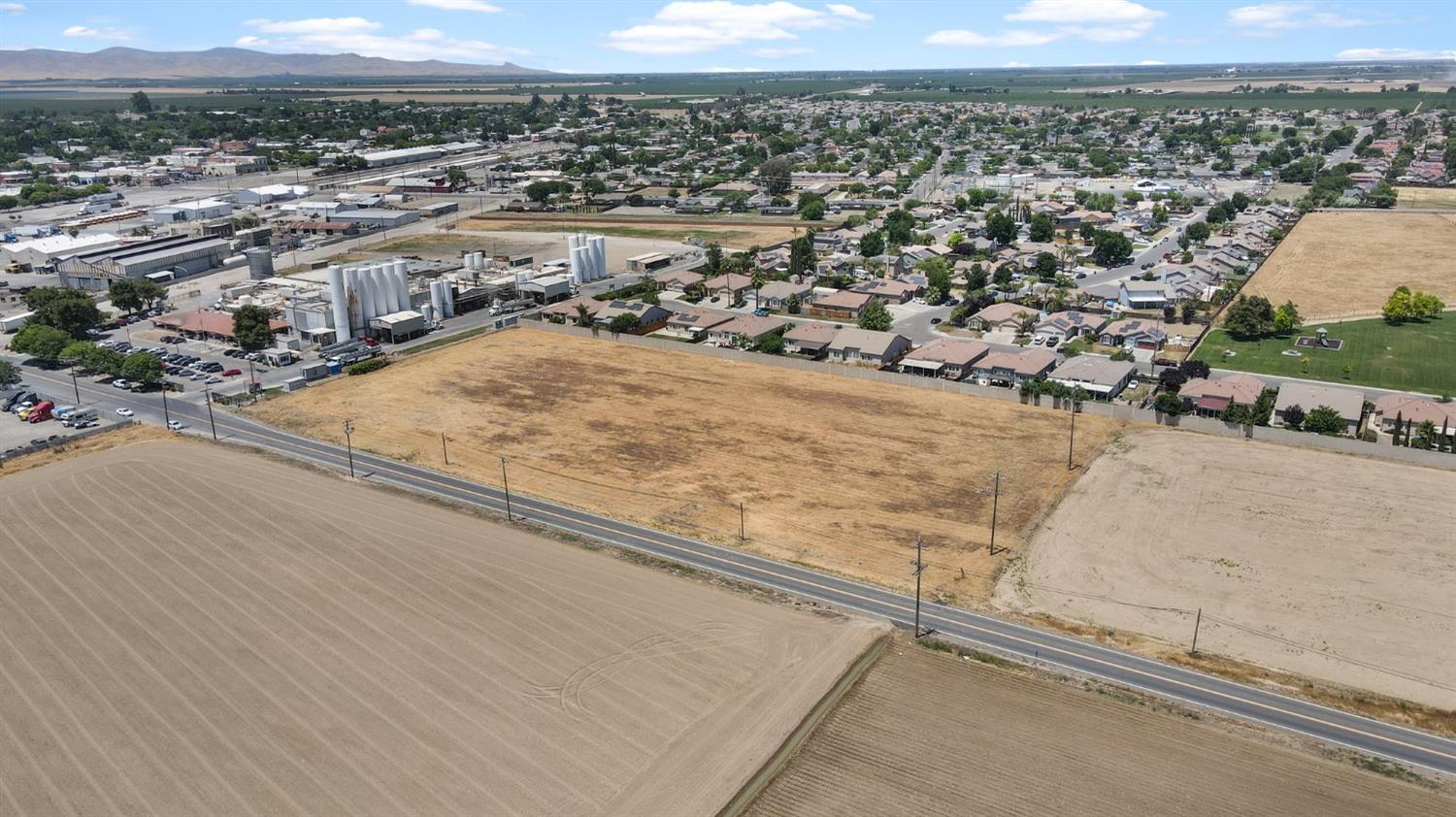 619 Inyo Avenue Newman, CA 95360 - Photo 19 of 20 an aerial view of residential houses with outdoor space