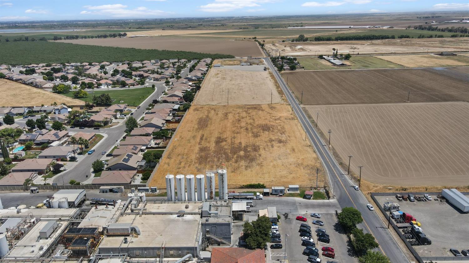 619 Inyo Avenue Newman, CA 95360 - Photo 10 of 20 a view of a city with an ocean