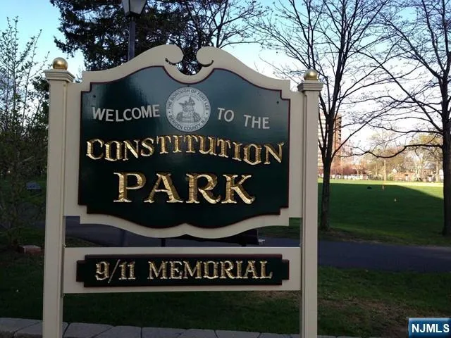 a picture of city view