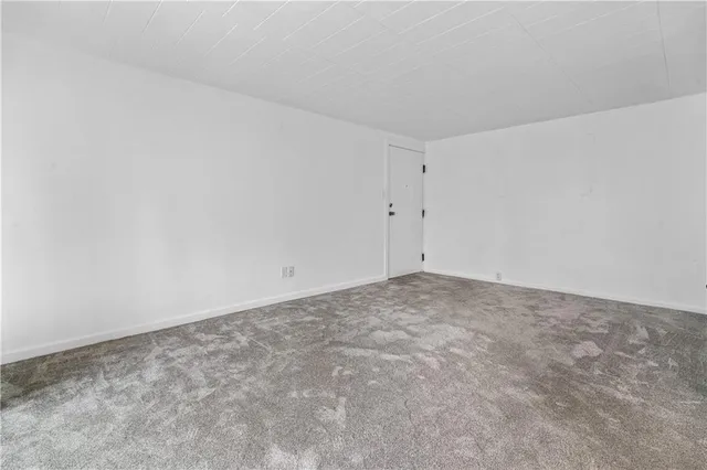 $89,900 | 321 Ridge Point Circle, Unit B12, Bridgeville, PA 15017