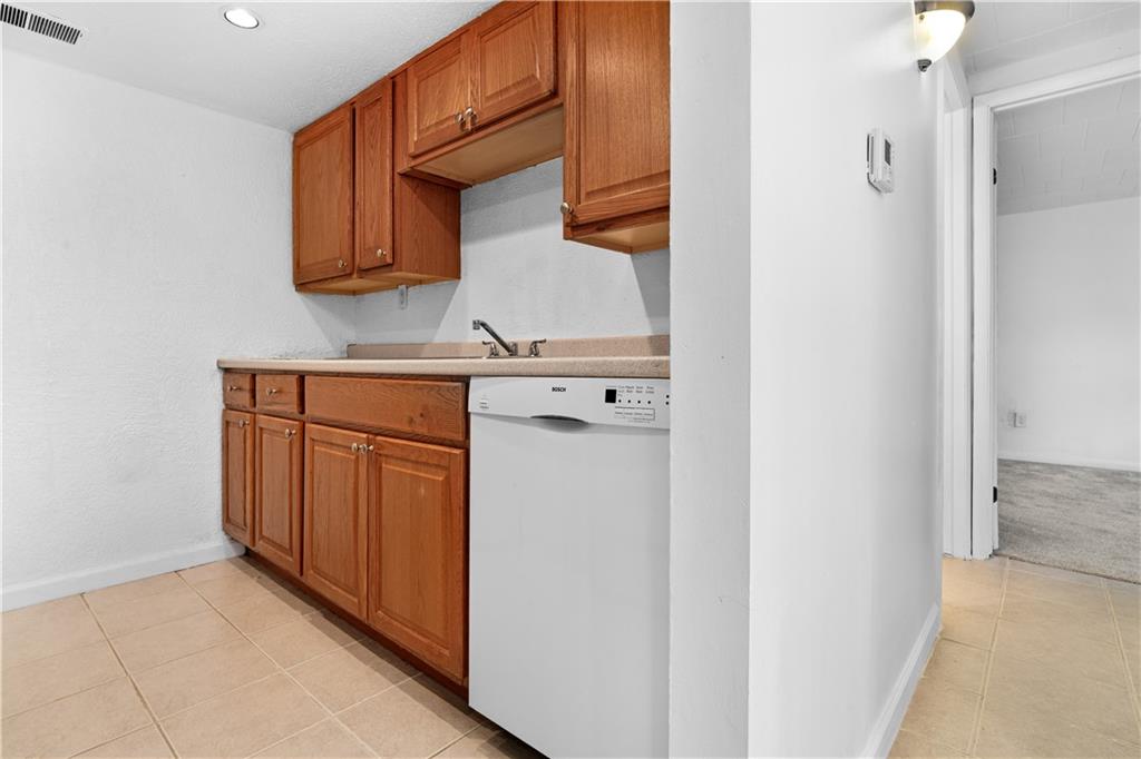 321 Ridge Point Circle, Unit B12 Bridgeville, PA 15017 - Photo 9 of 26 a view of a kitchen with electric appliances