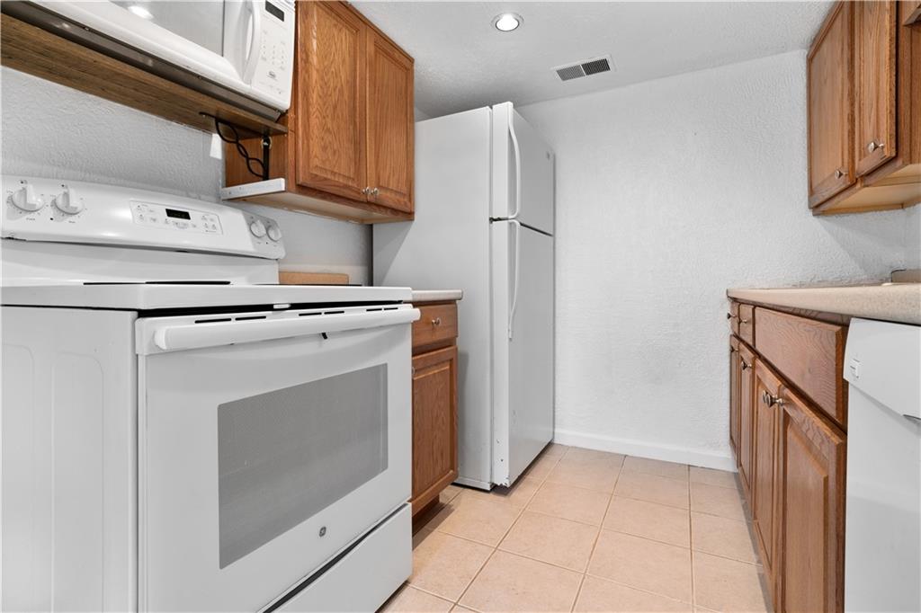 321 Ridge Point Circle, Unit B12 Bridgeville, PA 15017 - Photo 10 of 26 a view of a kitchen with washer and dryer