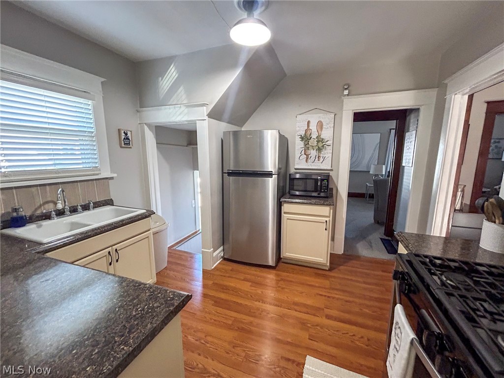 63 Ridgeway Street Struthers, OH 44471 - Photo 9 of 33