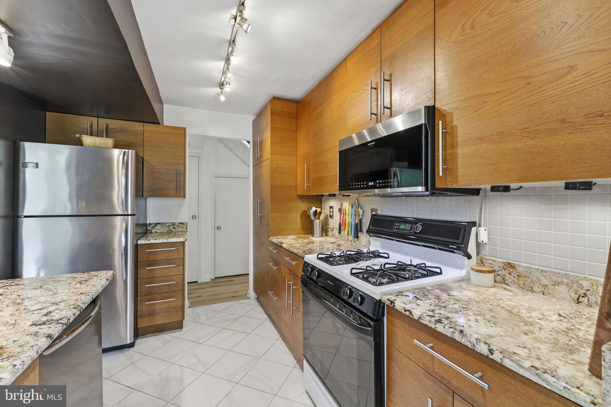 11260 Chestnut Grove Square, Unit 337 Reston, VA 20190 - Photo 18 of 82 Modern kitchen with sleek finishes.