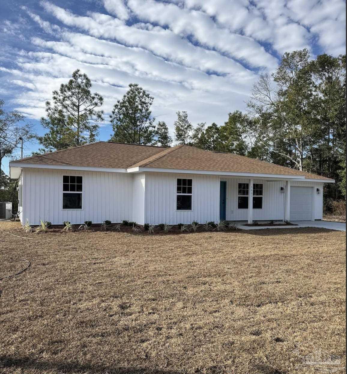 a view of a house with a yard