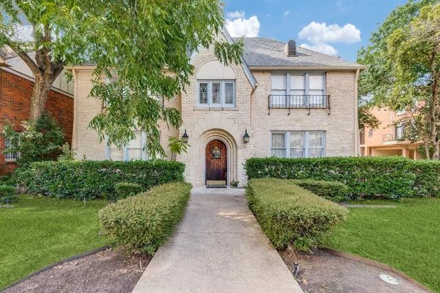 $1,350 | 4000 Hawthorne Avenue, Unit 11, Dallas, TX 75219