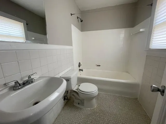 $1,350 | 4000 Hawthorne Avenue, Unit 11, Dallas, TX 75219