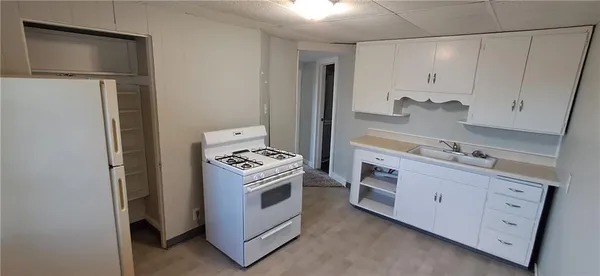 $825 | 519 North 24th Street, Unit B, St. Joseph, MO 64501