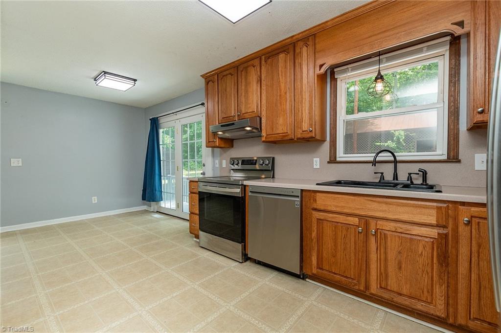 291 Kingwood Road Reidsville, NC 27320 - Photo 15 of 49 Kitchen