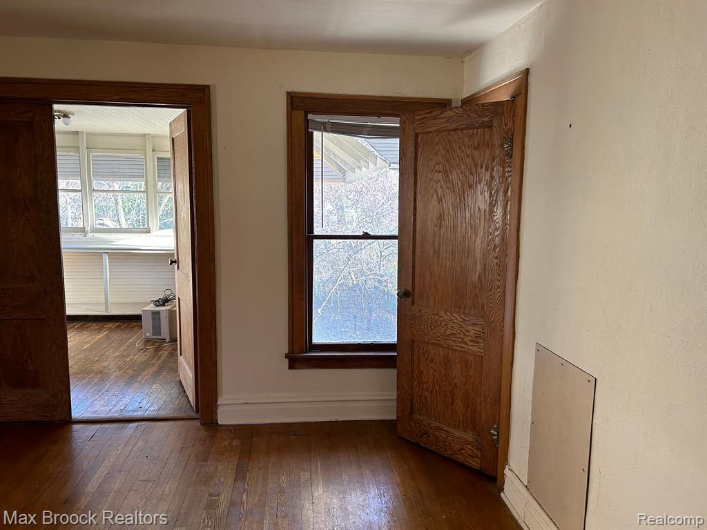 365 West Iroquois Road Pontiac, MI 48341 - Photo 9 of 15