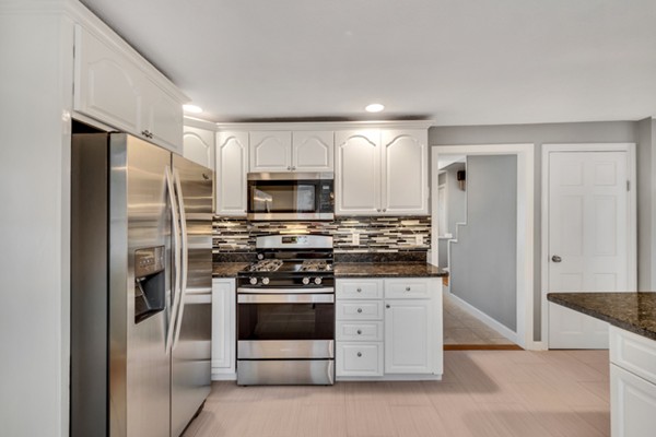 127 Vincent Road Dedham, MA 02026 - Photo 5 of 22 Gallery Image 5