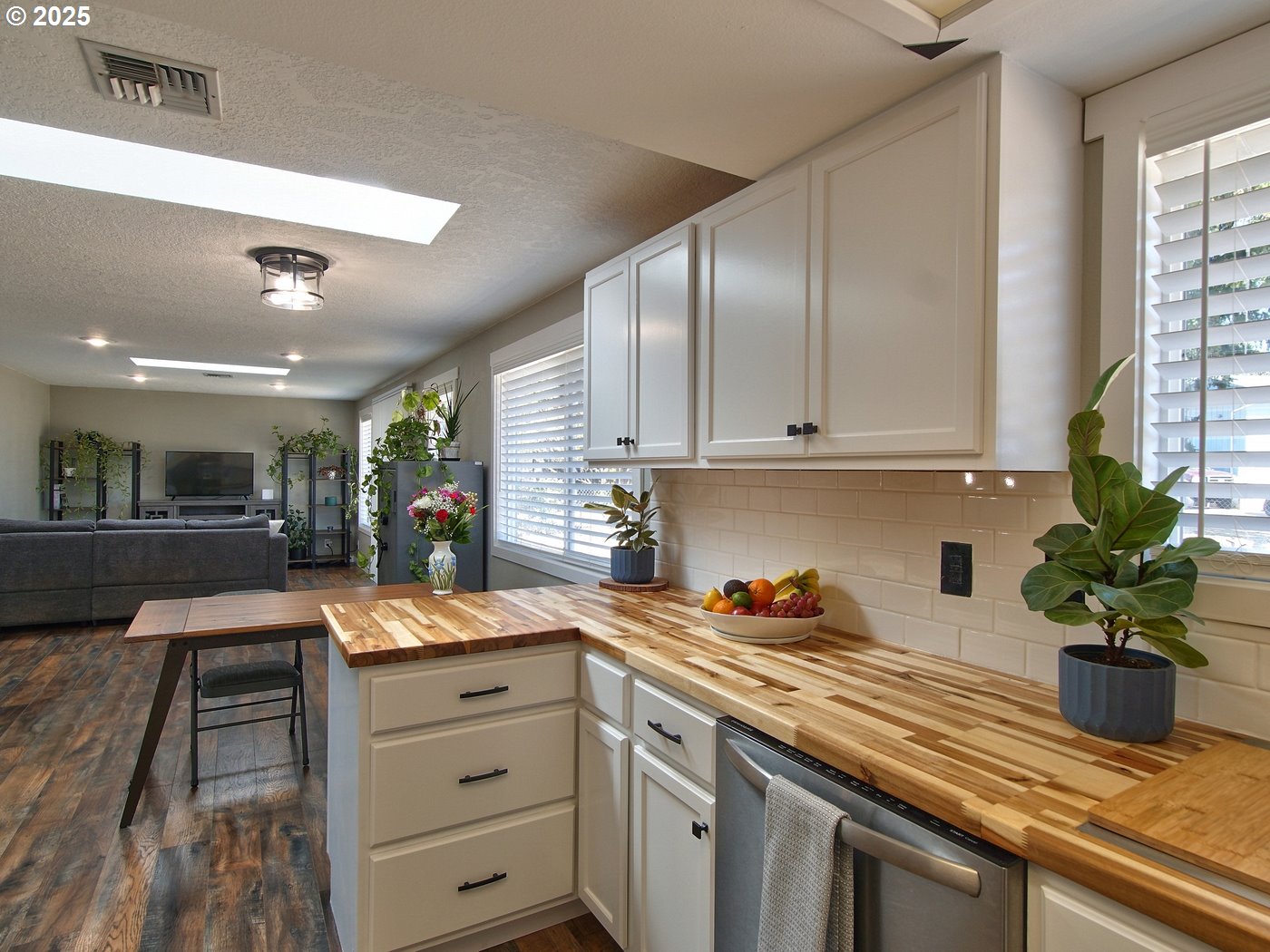 3631 Meadowview Street Southeast Albany, OR 97322 - Photo 17 of 35