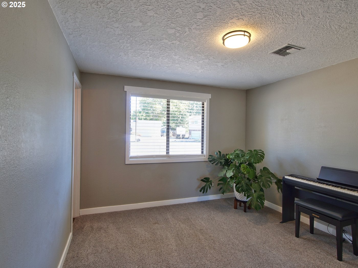 3631 Meadowview Street Southeast Albany, OR 97322 - Photo 27 of 35