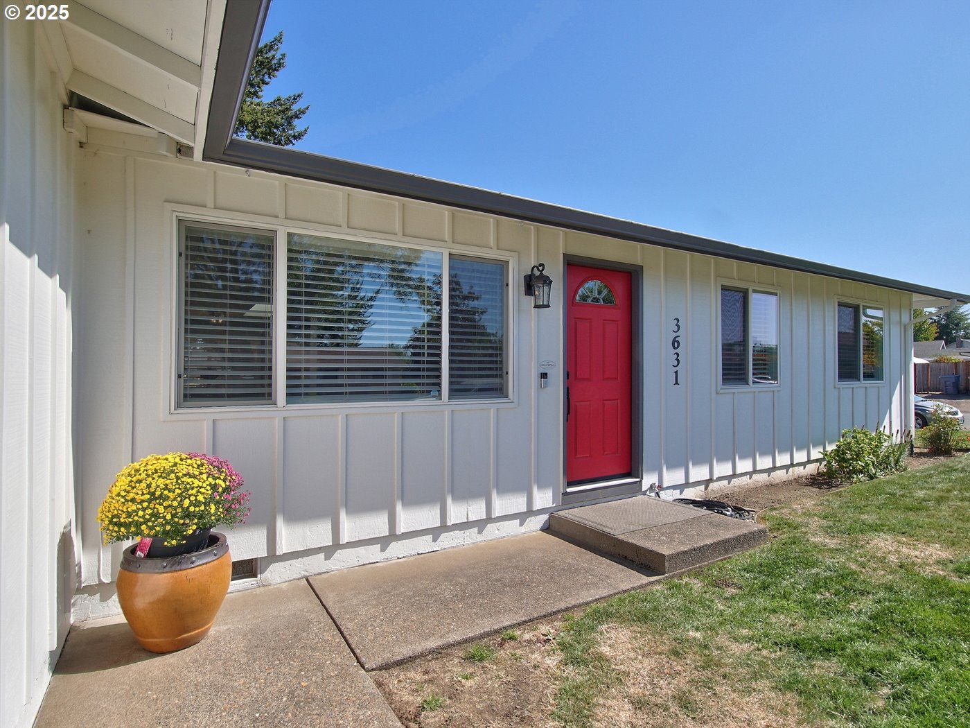 3631 Meadowview Street Southeast Albany, OR 97322 - Photo 3 of 35
