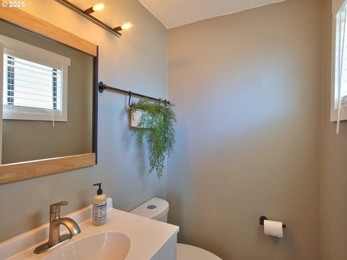 3631 Meadowview Street Southeast Albany, OR 97322 - Photo 31 of 35