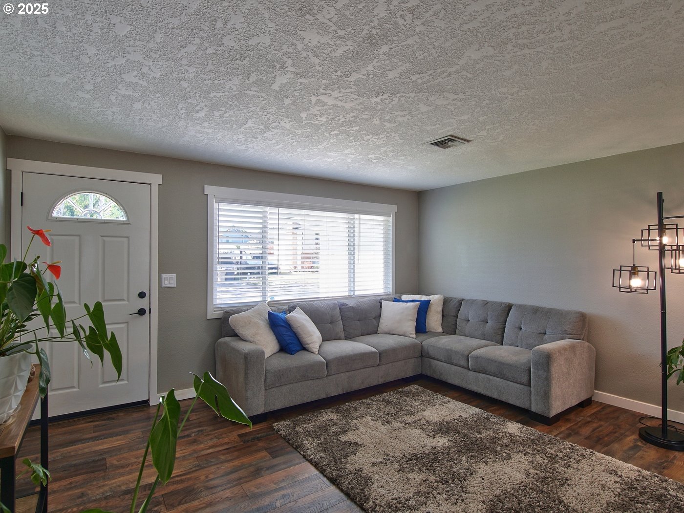 3631 Meadowview Street Southeast Albany, OR 97322 - Photo 5 of 35