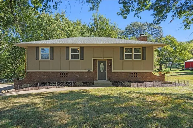 $299,950 | 233 North 134th Street, Bonner Springs, KS 66012