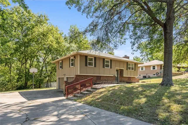 $299,950 | 233 North 134th Street, Bonner Springs, KS 66012