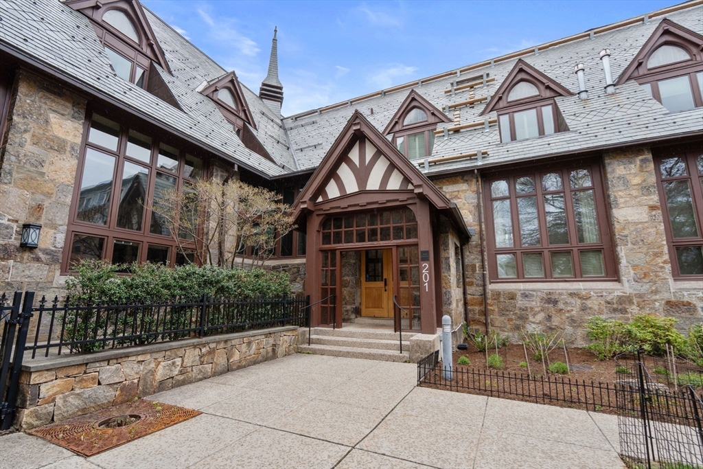 201 Freeman Street, Unit A7 Brookline, MA 02446 - Photo 3 of 18