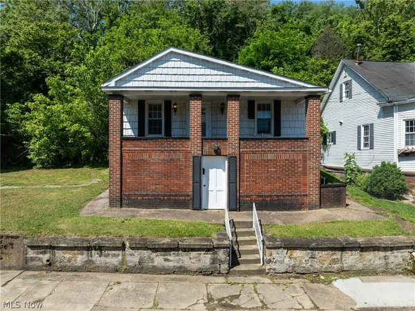 $69,900 | 1923 Guernsey Street, Bellaire, OH 43906