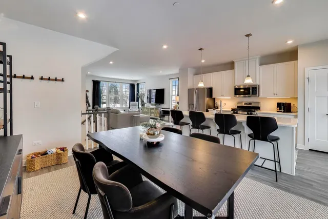 $469,500 | 187 Canterbury Way, Unit 3D, Lake Zurich, IL 60047