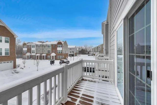 $469,500 | 187 Canterbury Way, Unit 3D, Lake Zurich, IL 60047