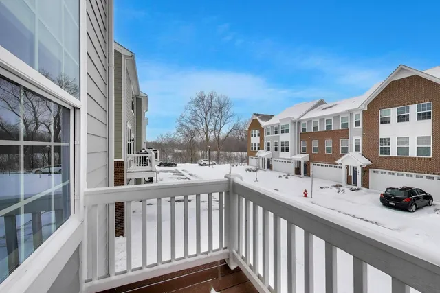 $469,500 | 187 Canterbury Way, Unit 3D, Lake Zurich, IL 60047