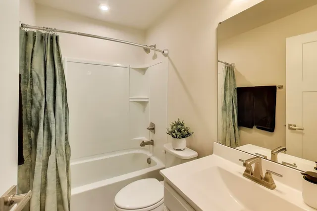 $469,500 | 187 Canterbury Way, Unit 3D, Lake Zurich, IL 60047