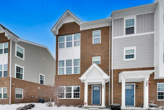 $469,500 | 187 Canterbury Way, Unit 3D, Lake Zurich, IL 60047