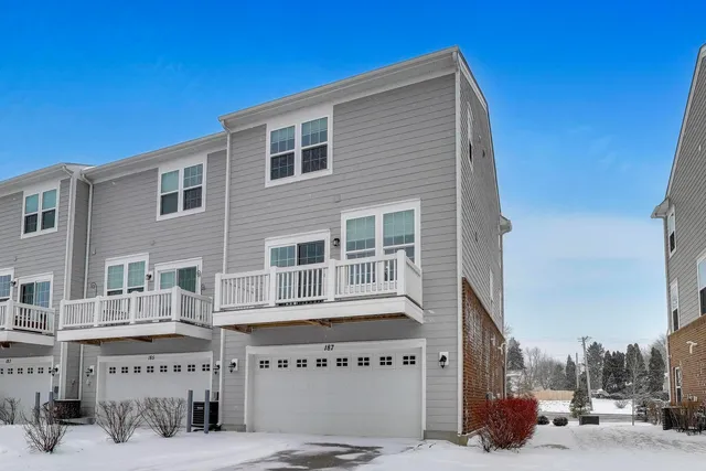 $469,500 | 187 Canterbury Way, Unit 3D, Lake Zurich, IL 60047