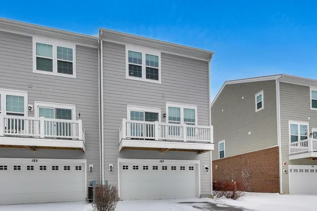 $469,500 | 187 Canterbury Way, Unit 3D, Lake Zurich, IL 60047