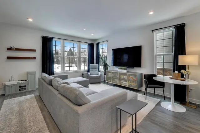 $469,500 | 187 Canterbury Way, Unit 3D, Lake Zurich, IL 60047