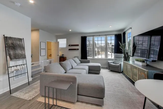 $469,500 | 187 Canterbury Way, Unit 3D, Lake Zurich, IL 60047