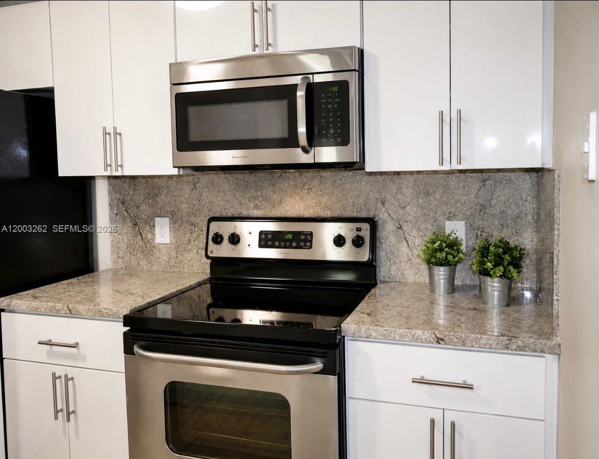 620 South Park Road, Unit 312 Hollywood, FL 33021 - Photo 5 of 14 a stove top oven sitting inside of a kitchen