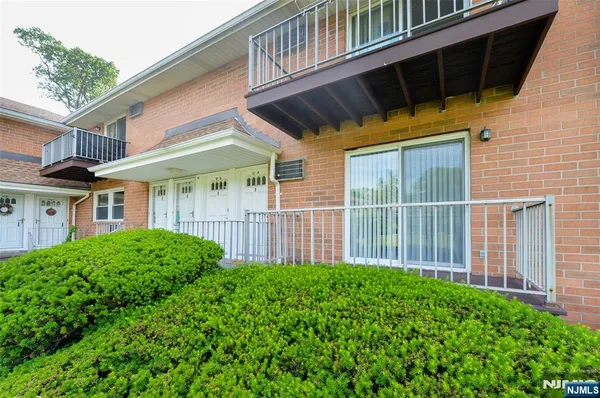 $2,200 | 15 Cottage Street, Unit 15 12A, Midland Park, NJ 07432