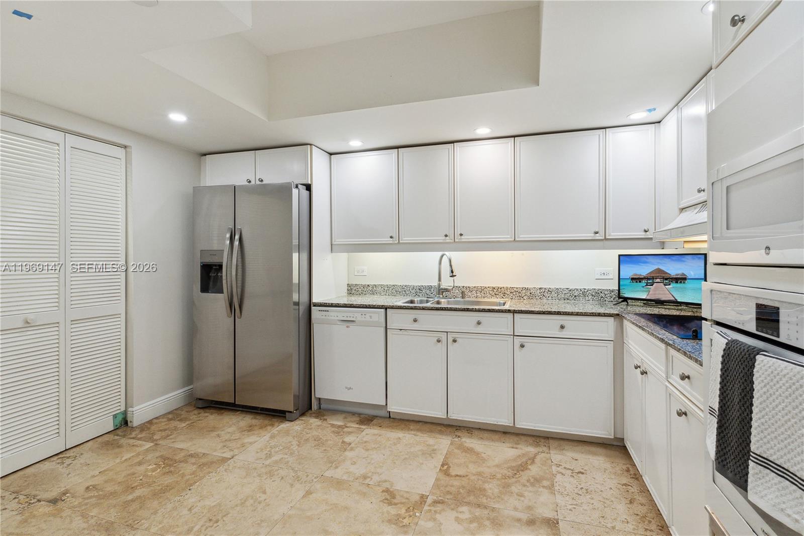 8855 Collins Avenue, Unit 4B Surfside, FL 33154 - Photo 11 of 32