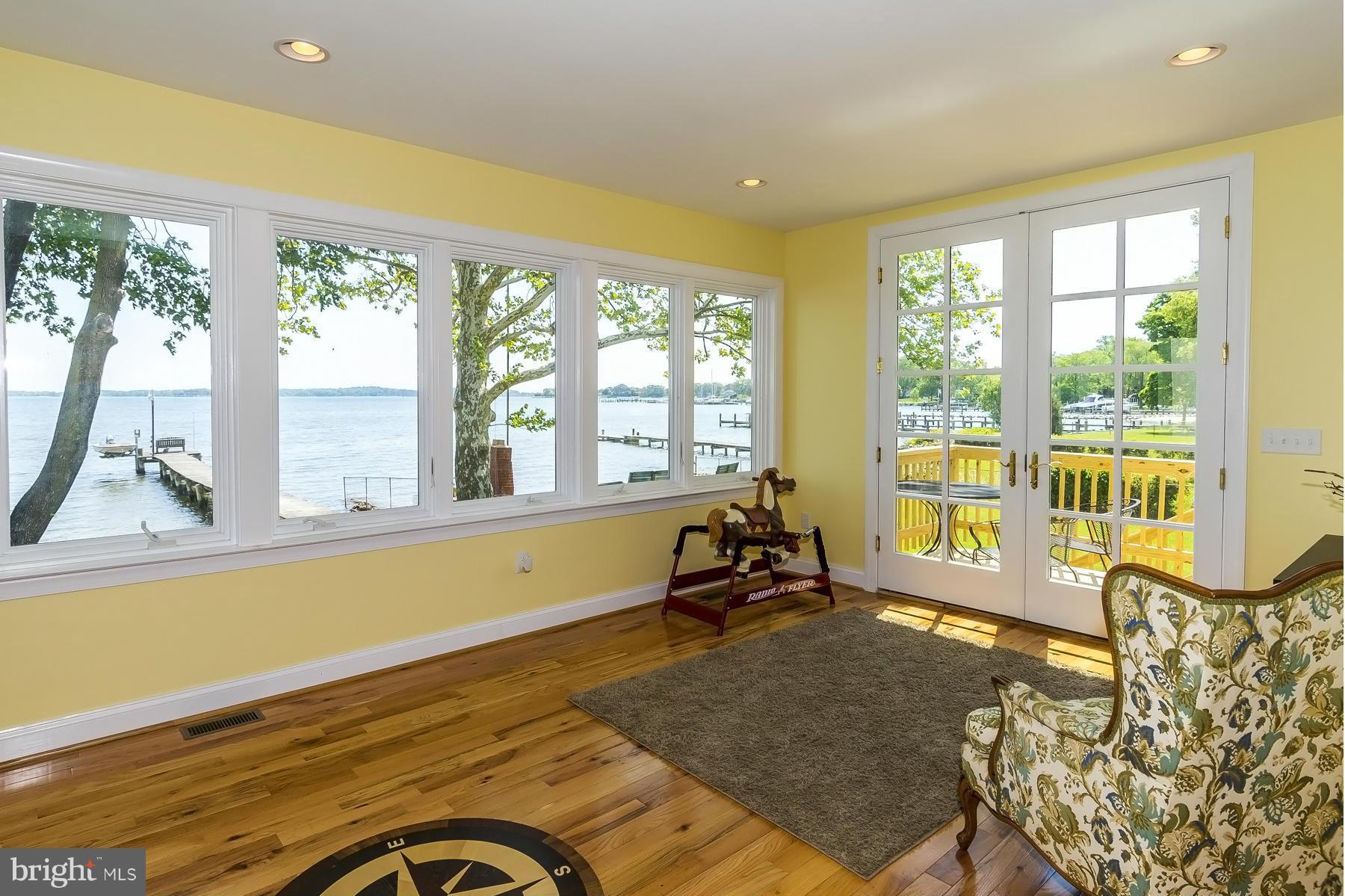 793 Riverside Drive Arnold, MD 21012 - Photo 14 of 29 Sun room has plenty of light.