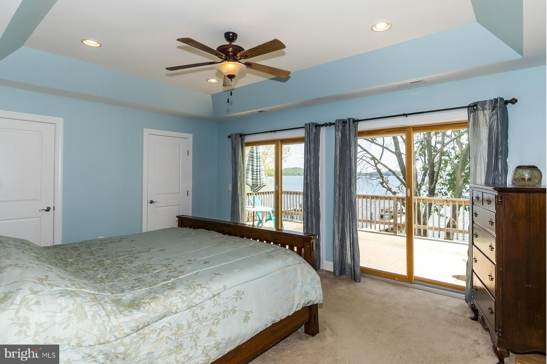 793 Riverside Drive Arnold, MD 21012 - Photo 17 of 29 Master has a ceiling fan.