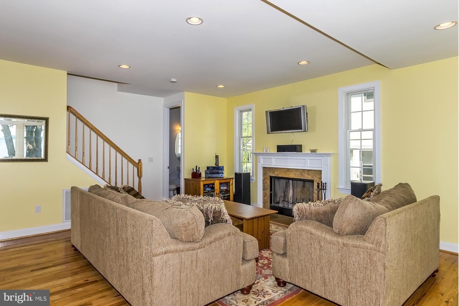 793 Riverside Drive Arnold, MD 21012 - Photo 10 of 29 Family Room overlooks sunroom.