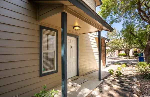$1,725 | 6034 Gaelic, San Antonio, TX 78240