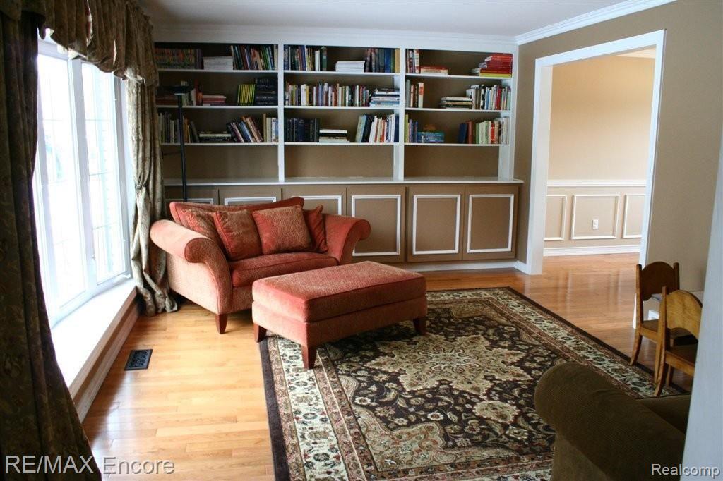 695 South Fieldstone Drive Rochester, MI 48309 - Photo 6 of 16 Living Room.JPG