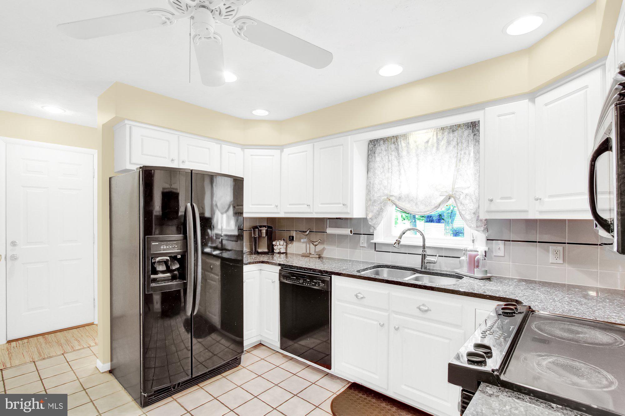 1318 Greenbriar Road York, PA 17404 - Photo 11 of 33 Gallery Image 11