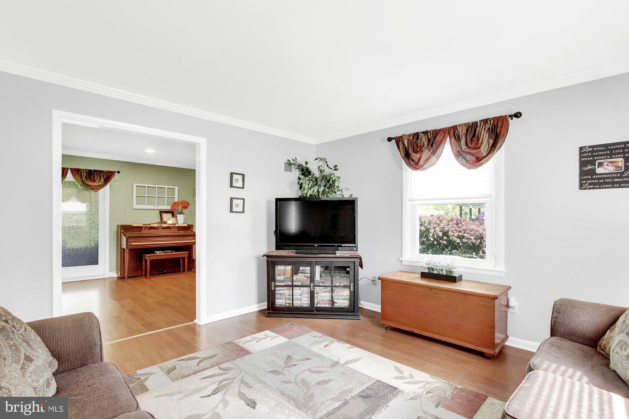 1318 Greenbriar Road York, PA 17404 - Photo 3 of 33 Gallery Image 3