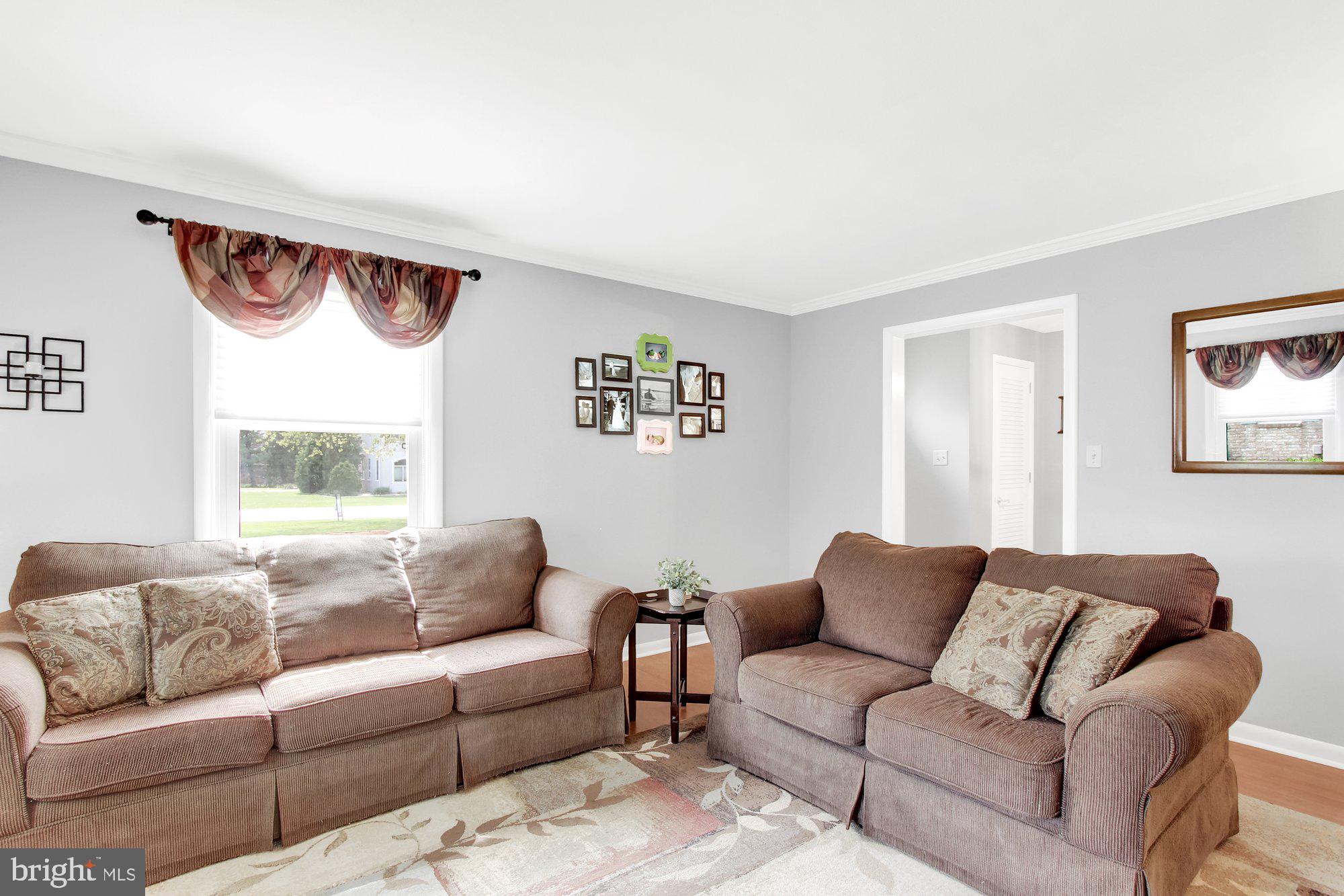 1318 Greenbriar Road York, PA 17404 - Photo 4 of 33 Gallery Image 4