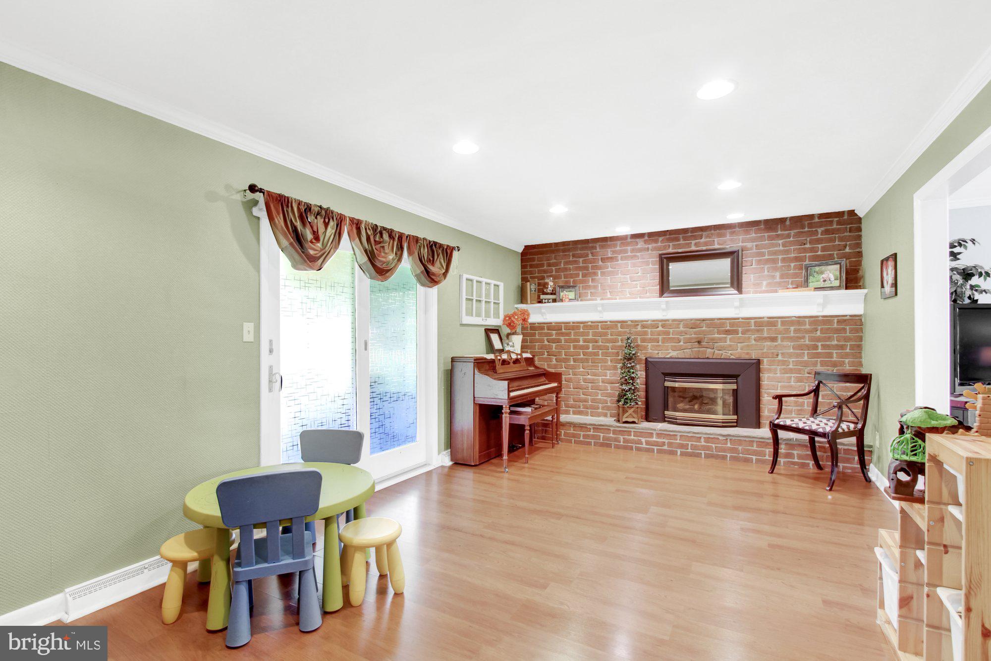 1318 Greenbriar Road York, PA 17404 - Photo 9 of 33 Gallery Image 9