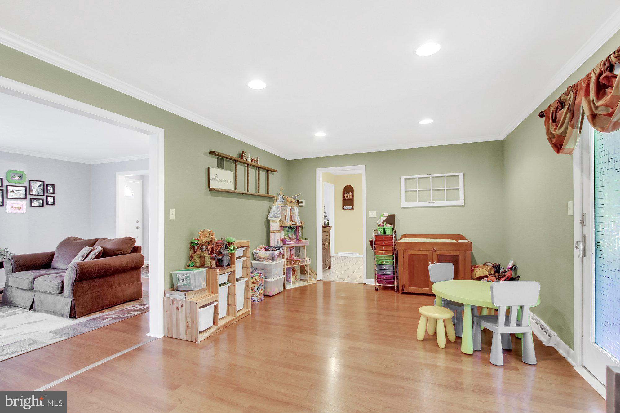 1318 Greenbriar Road York, PA 17404 - Photo 10 of 33 Gallery Image 10