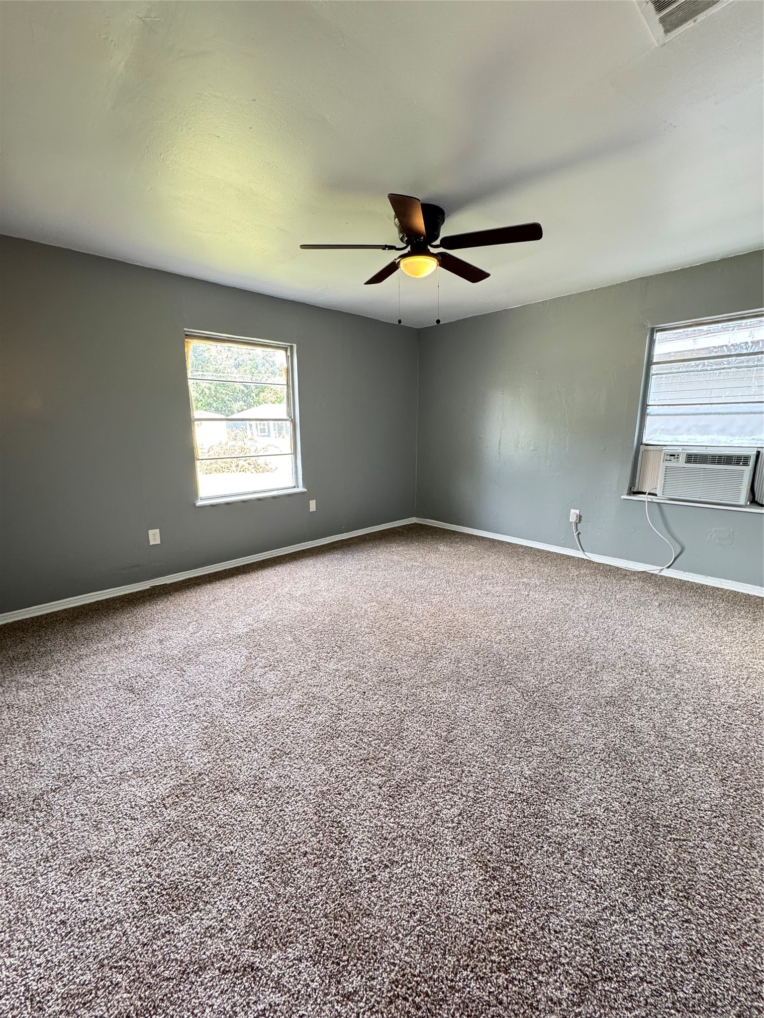 5254 Perry Street Houston, TX 77021 - Photo 6 of 16 Large size bedroom with natural light and carpet