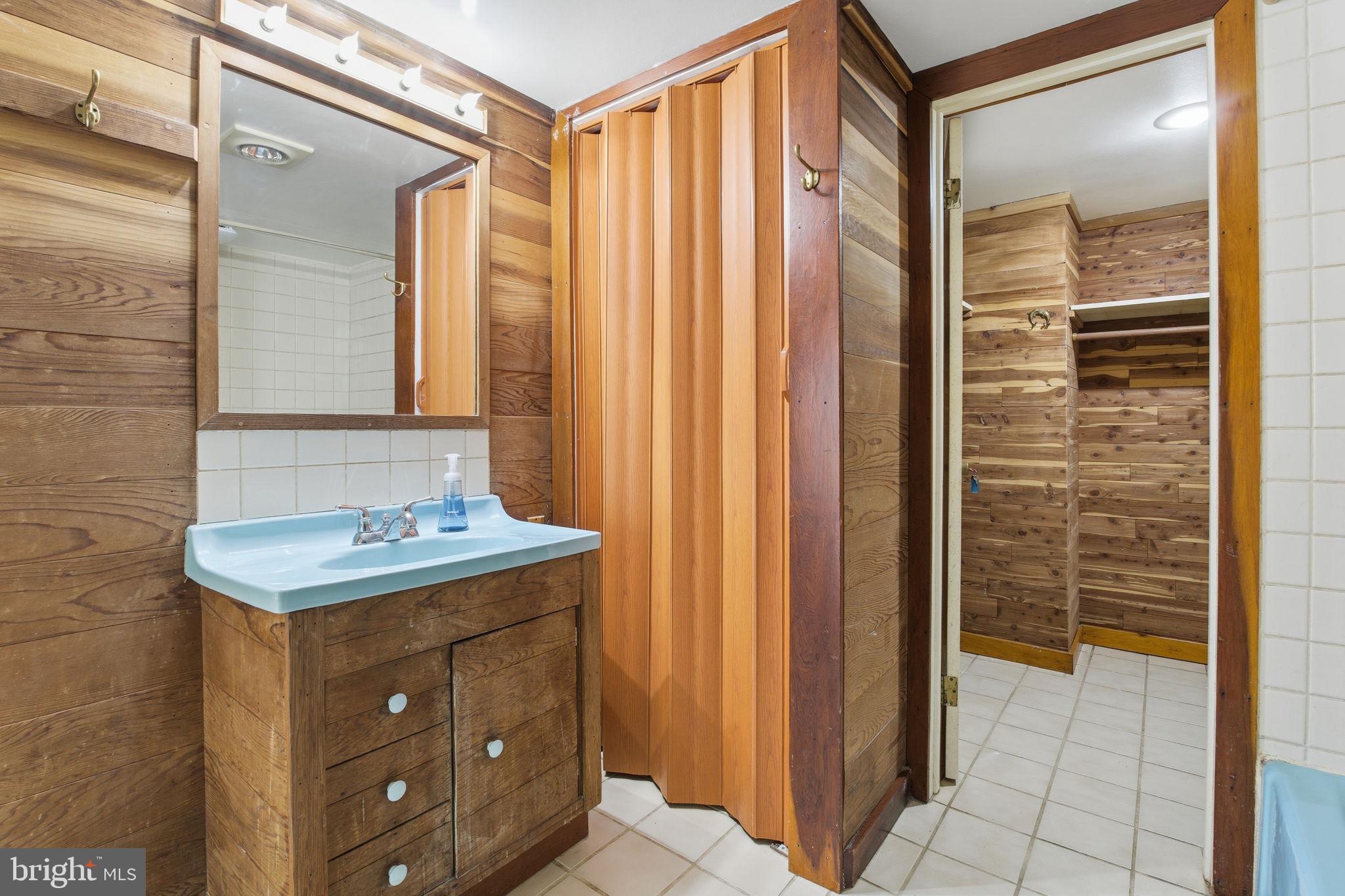 362 Severn Road Annapolis, MD 21401 - Photo 31 of 42 Charming vintage bathroom retreat.