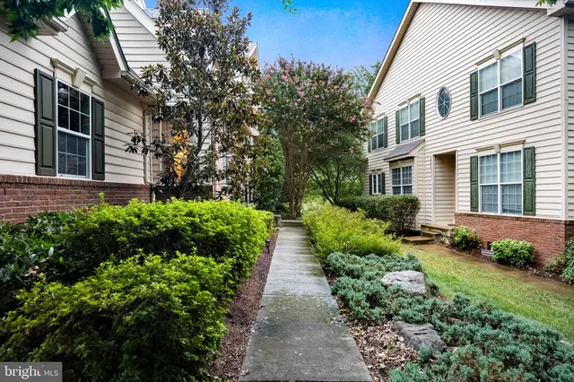 $815,000 | 43262 Baltusrol Terrace, Ashburn, VA 20147