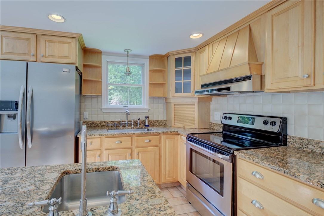 220 Forge Road North Kingstown, RI 02852 - Photo 8 of 41